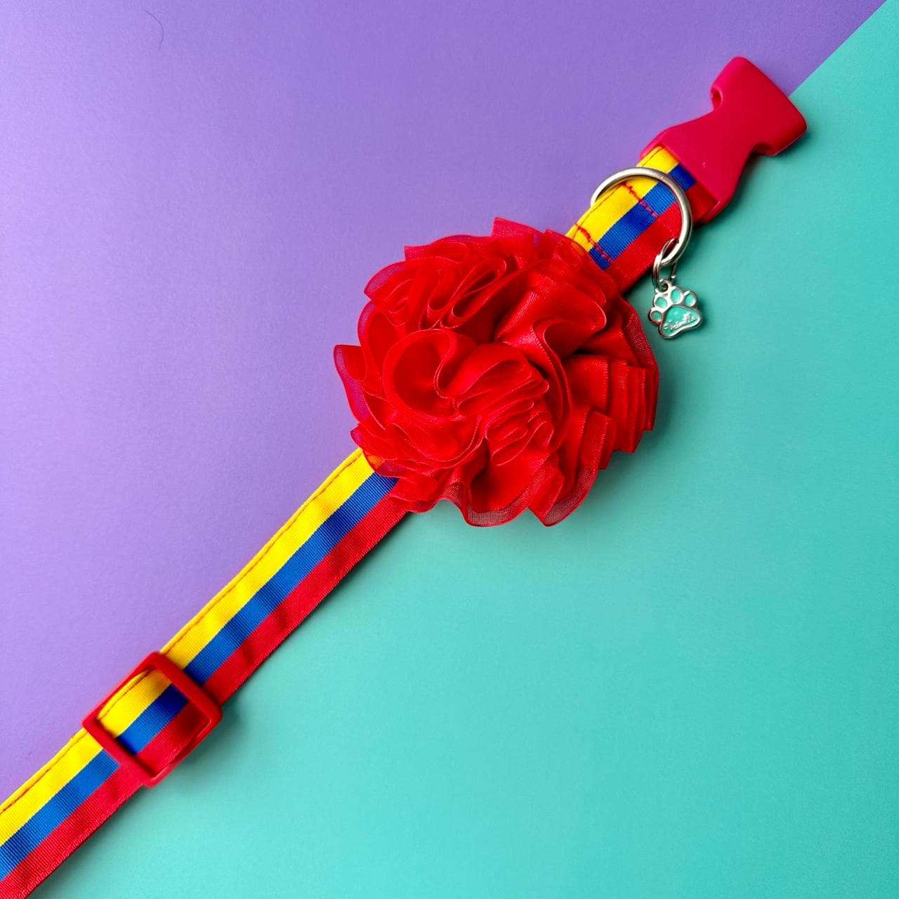 Collar para perros Colombia con flor tul roja