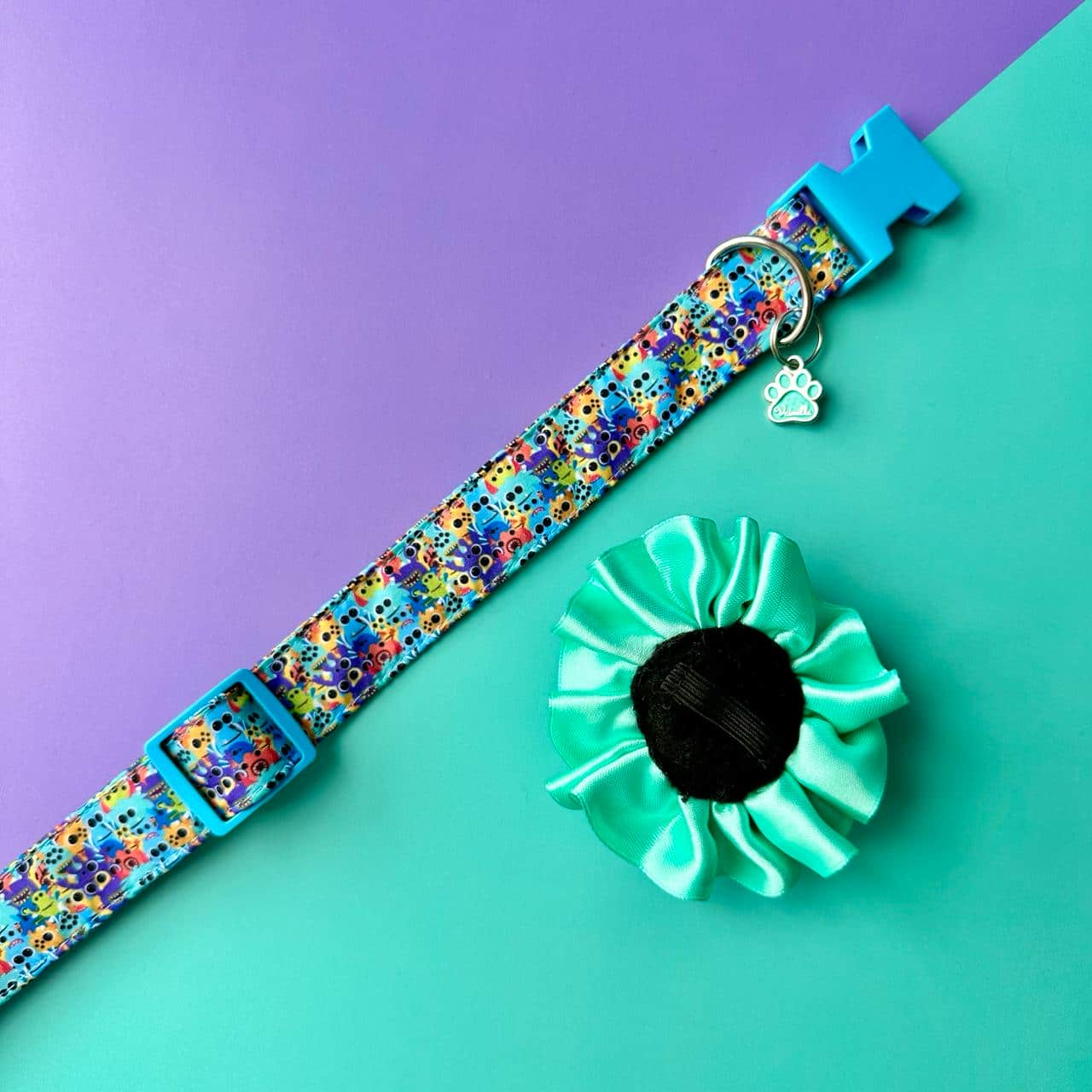 Collar para perros con flor bicolor turquesa y aguamarina - Monstruos